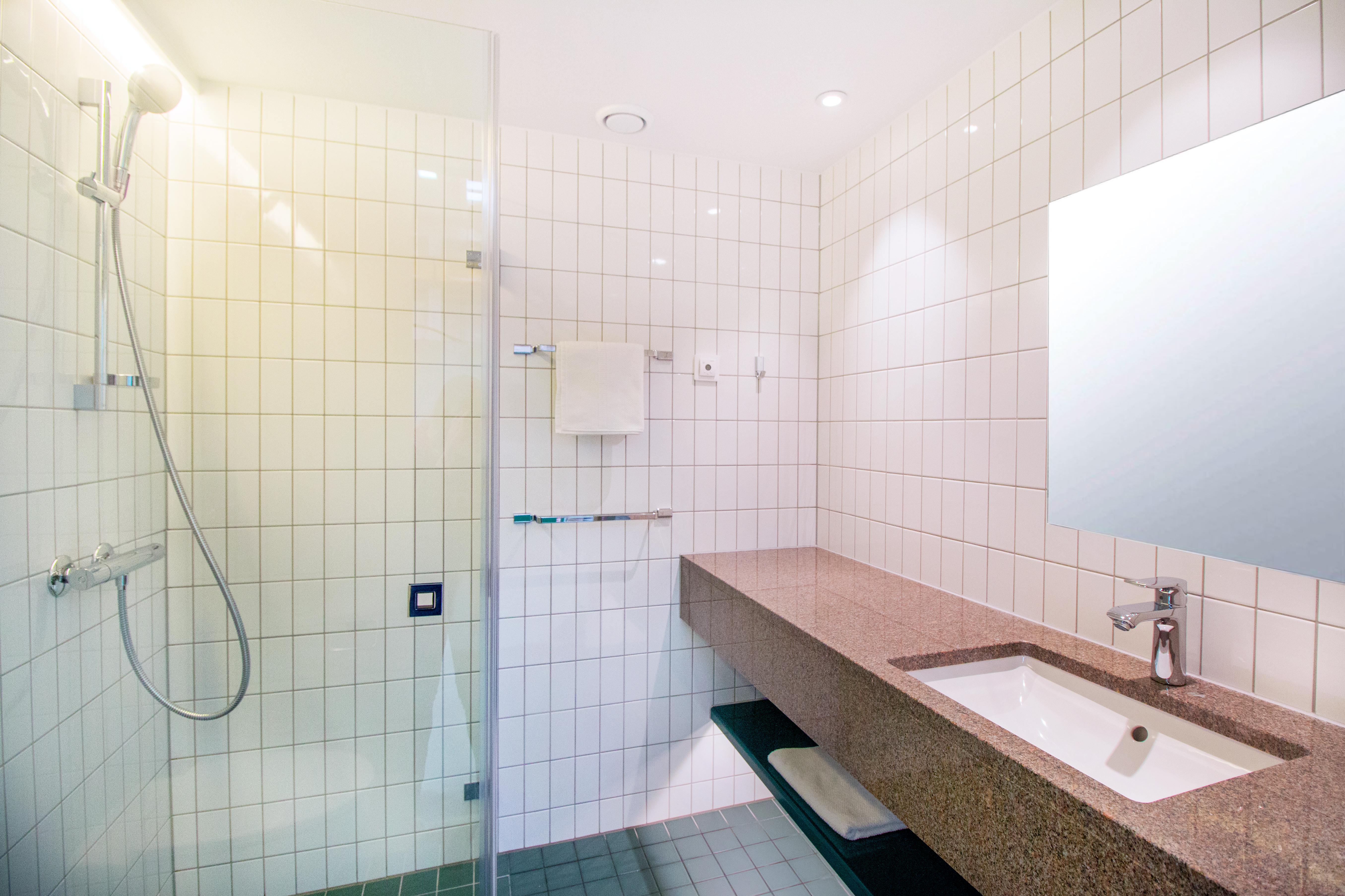 Prefabricated bathroom pods for Quality Hotel™ the Weaver